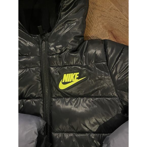 NIKE Hooded Winter Puffer Jacket Filled Black Gray Neon Logo Boy's Sz 4T 3-4 XS - Picture 5 of 5